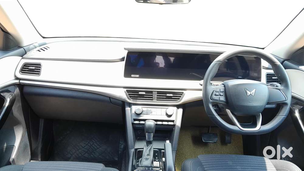 Mahindra Xuv700 2.0 Ax 5 Petrol At Str, 2022, Petrol