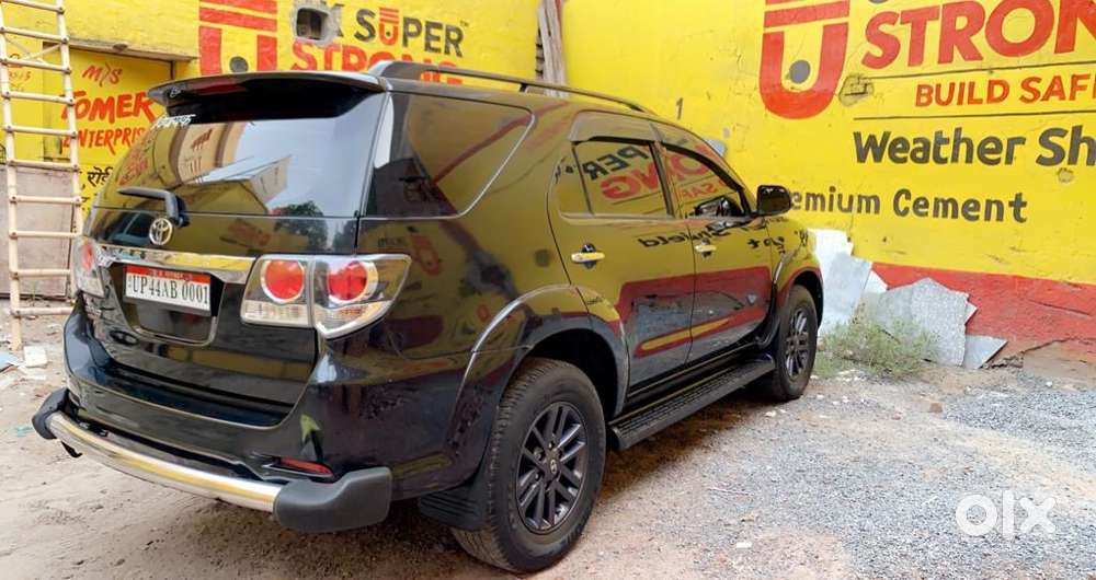 Toyota Fortuner Diesel Manual 2014 Year Scratchless With All Records.