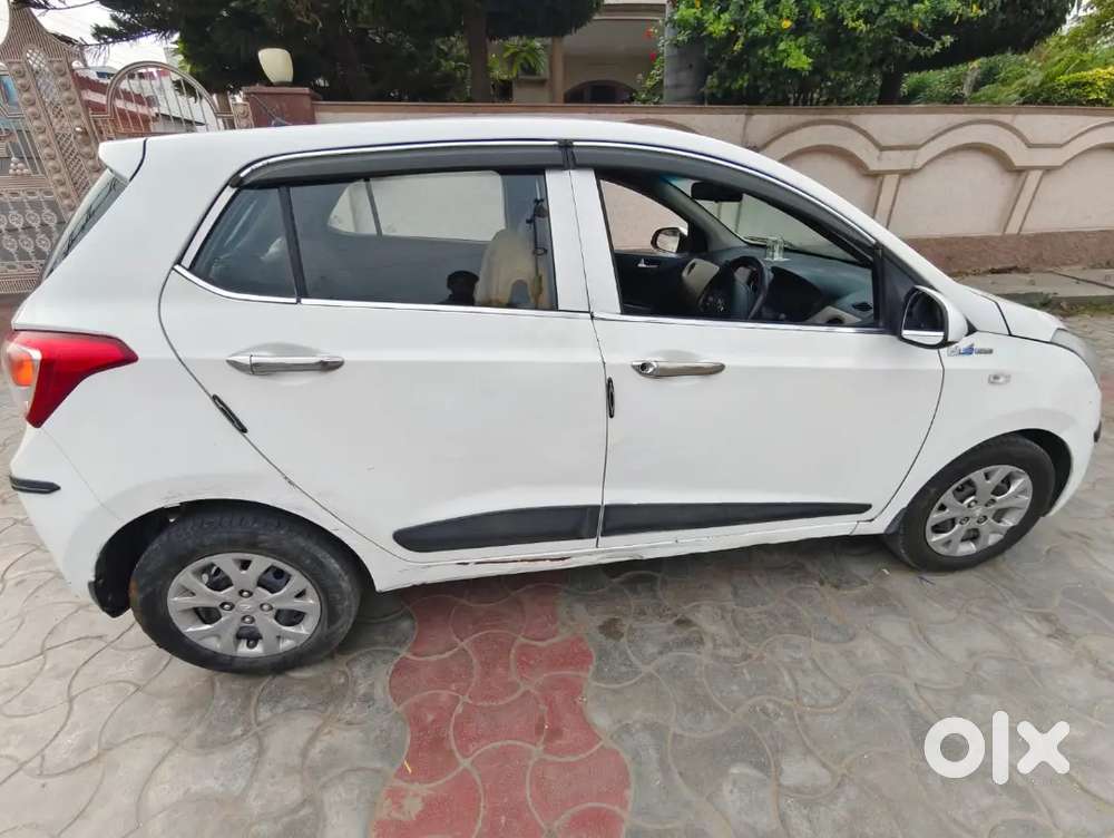 Hyundai Grand I10 2015 Petrol 72000 Km Driven