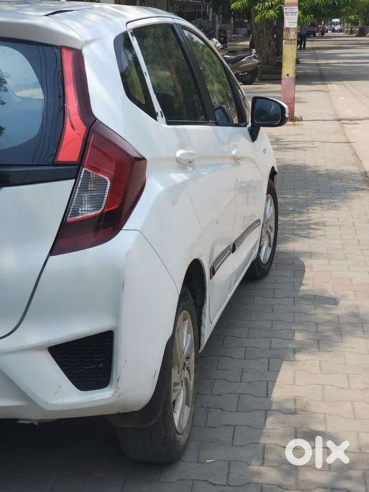 4-cylinder 99bhp 100ps 200nm Torque,,28 Mileage