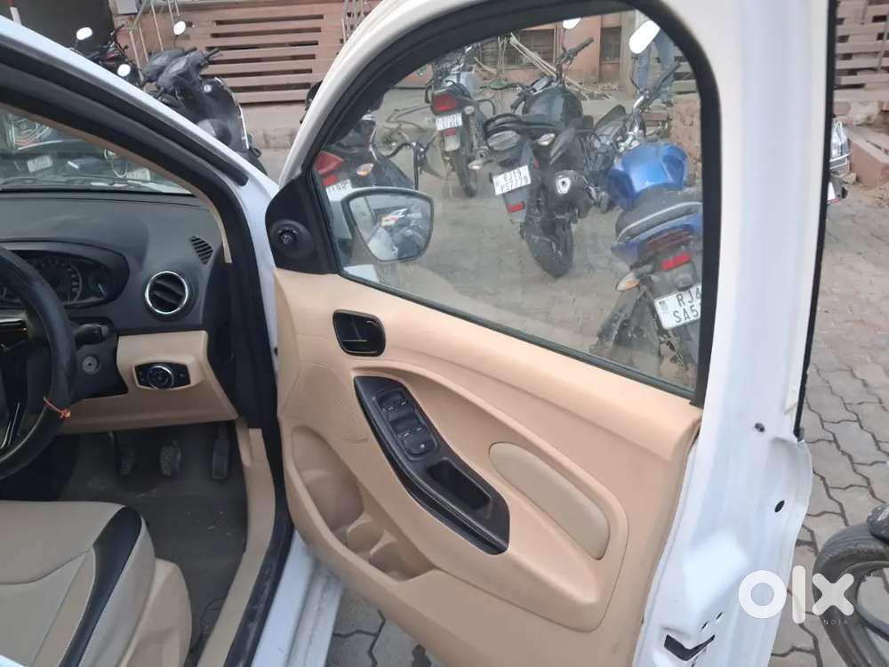 Ford Aspire Titanium Blu 2016