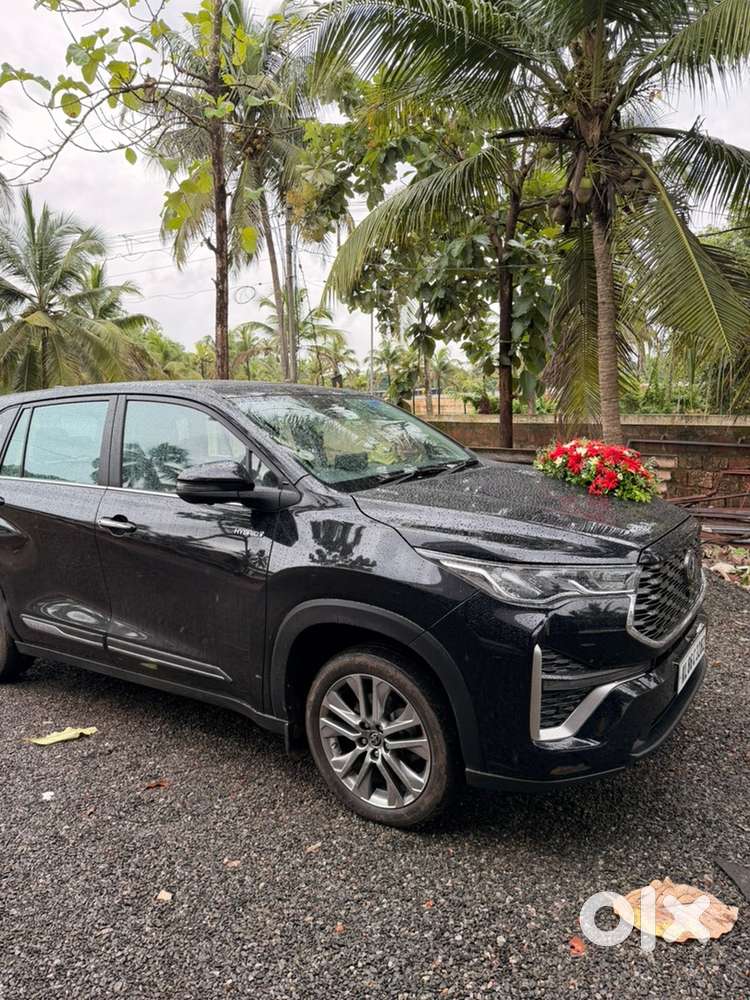 2024 Toyota Innova Hycross Petrol