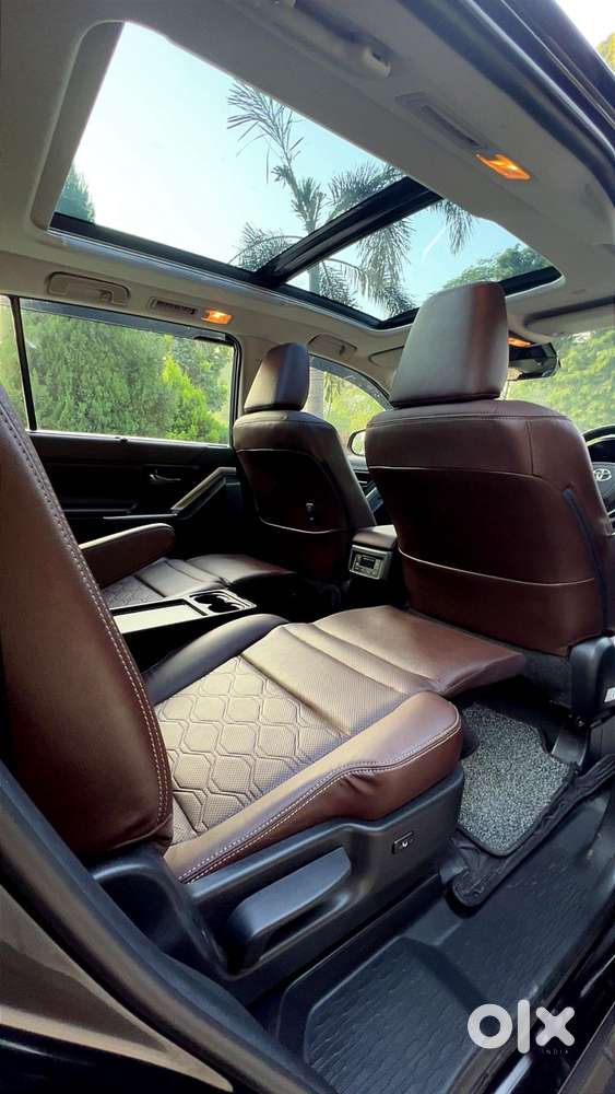 Toyota Innova Hycross 2.0 Zx (o) Hybrid 7 Str, 2023, Electric