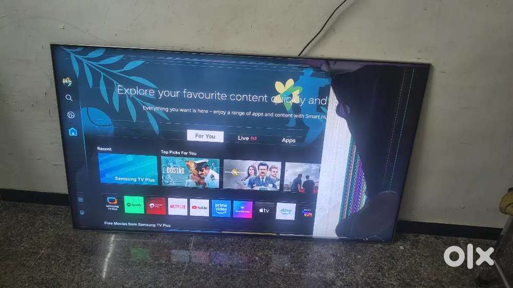 Samsung 65 inch Qled for Sale screen crack on left