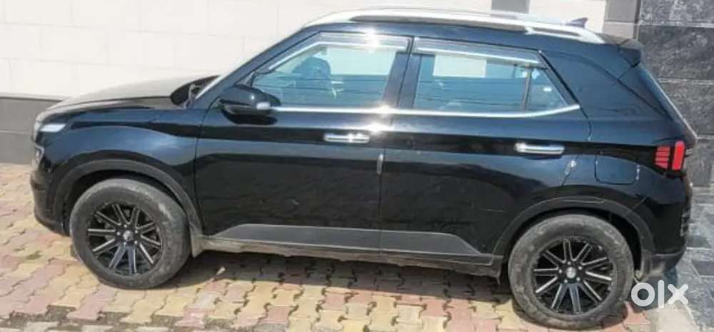 Venue Sx Good Condition Petrol+cng