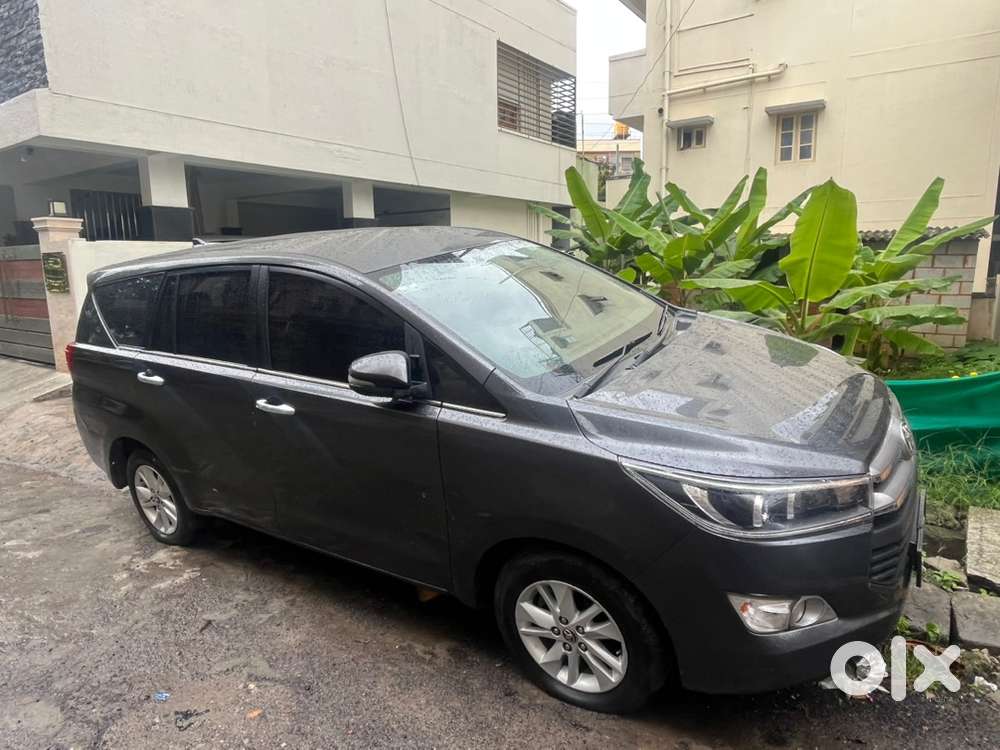 Innova Crysta V 2.4 Manual