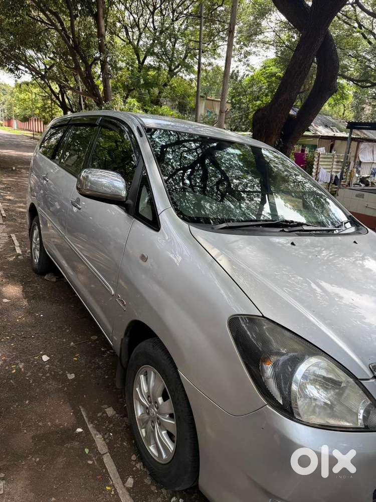 Toyota Innova 2010 2.5 V Model
