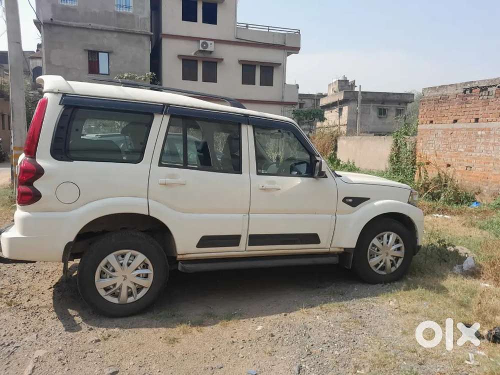 Scorpio Classic S 2025 Diesel Mt  7 Seater  10k Run. Urgent Sale.