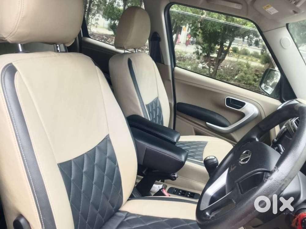 Mahindra Tuv 300 T10, 2018, Diesel