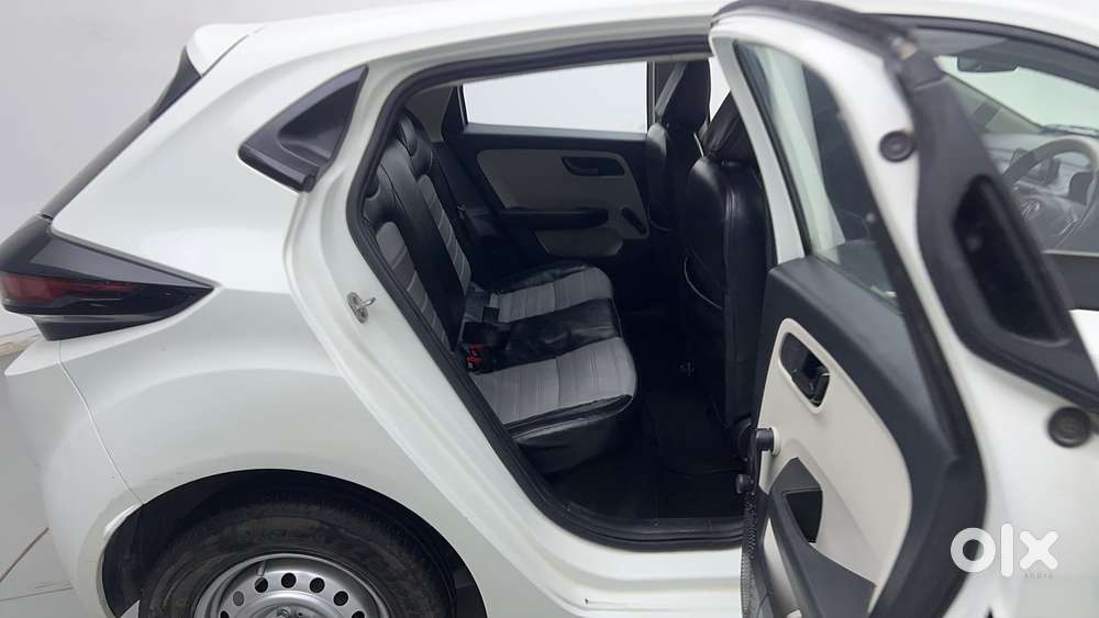 Tata Altroz 1.2 Xe, 2021, Petrol