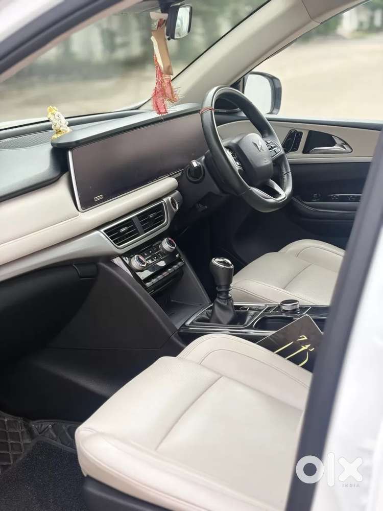 Mahindra Xuv700 2.2 Ax 7 Diesel Mt Luxury Pack Str, 2022, Diesel