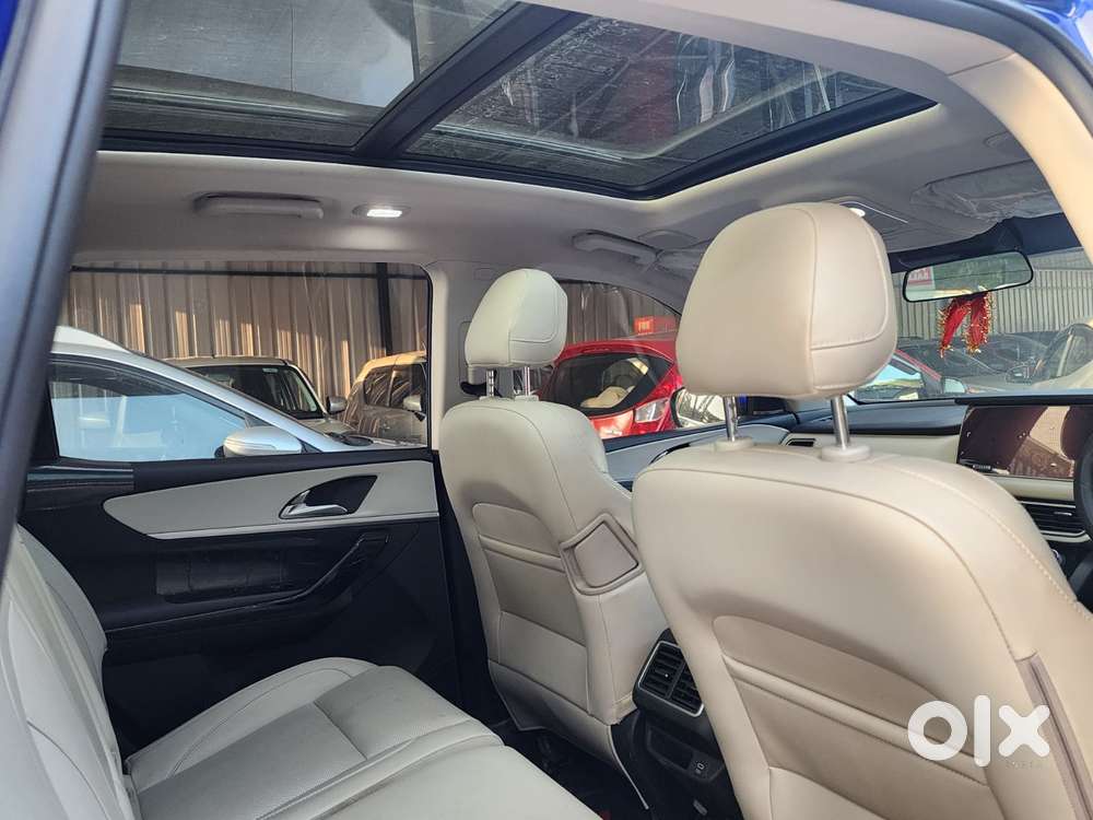 Mahindra Xuv700 2.2 Ax 7 Diesel Mt Luxury Pack Str, 2024, Diesel