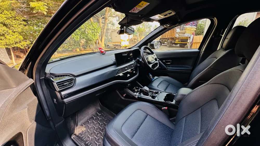 Tata Safari 6 Seater Diesel At Dark Edition Top Model