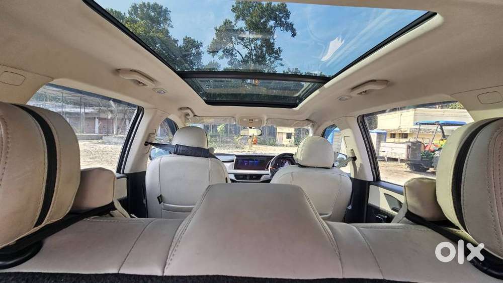 Mahindra Xuv700 2.2 Ax 5 Diesel At Str, 2022, Diesel