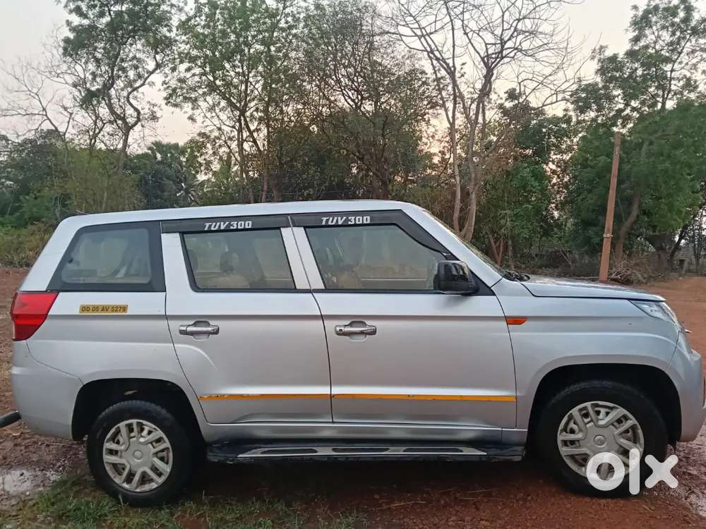 Mahendra Tuv 300 Plus