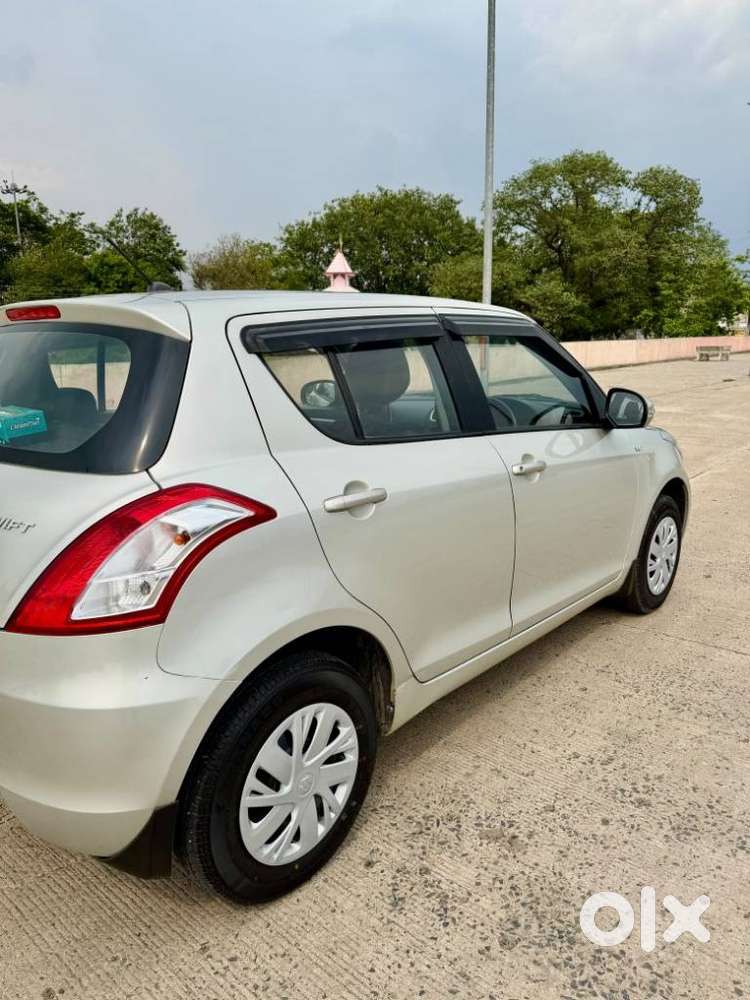 Maruti Suzuki Swift Vxi 1.2 Abs Bs-iv, 2017, Petrol