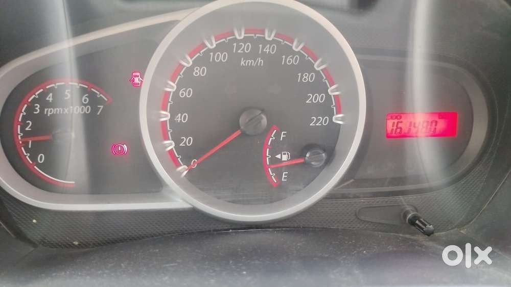 Ford Figo Titanium 1.2 L Petrol | New Tyres | Tn Registration