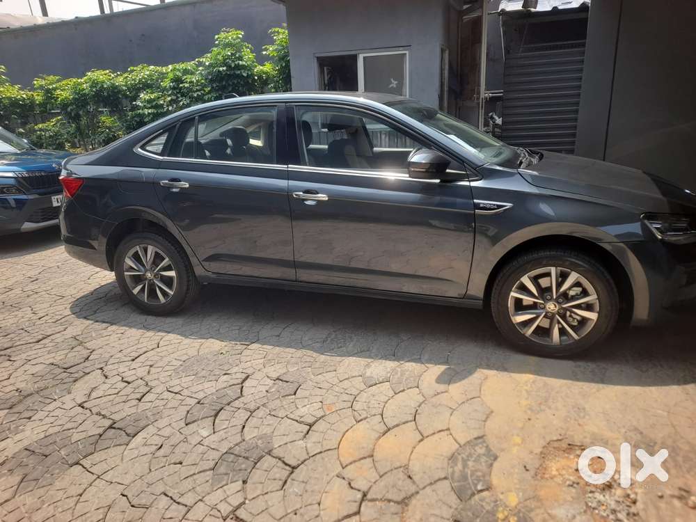 Skoda Slavia Ambition 1.5l Tsi Dsg Dual Tone, 2025, Petrol