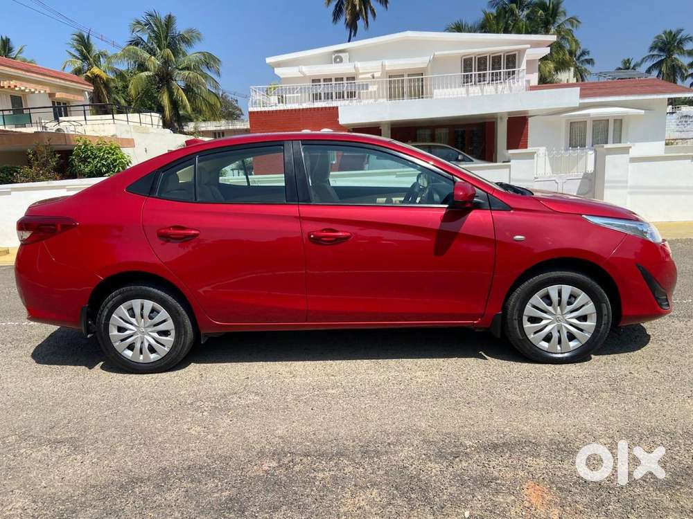 Toyota Yaris V Cvt, 2019, Petrol