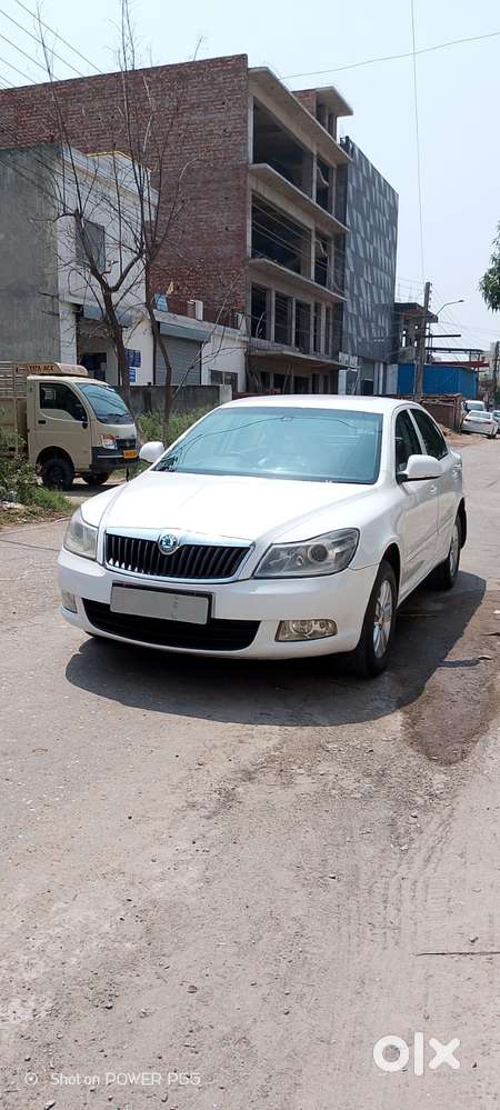 Skoda Laura Ambiente 2.0 Tdi Cr Manual, 2011, Diesel
