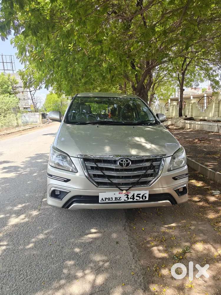 Toyota Innova 2015