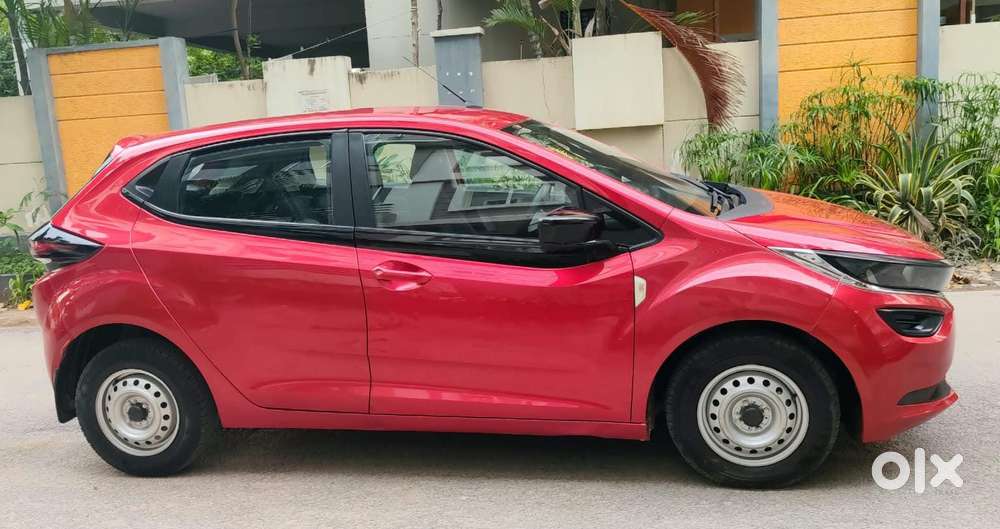 Tata Altroz 1.2 Xe, 2021, Petrol