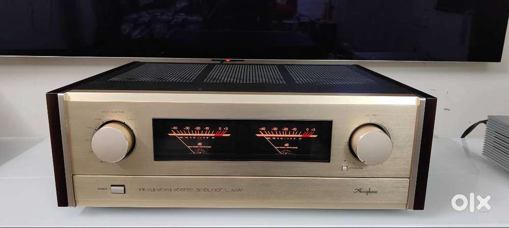 The Accuphase E-305V is a high-end, vintage integrated stereo