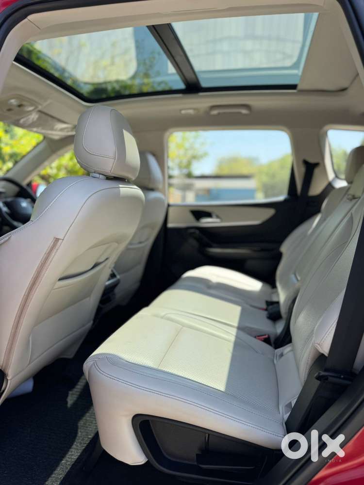 Mahindra Xuv700 2.0 Ax 7 Petrol At Str, 2022, Petrol