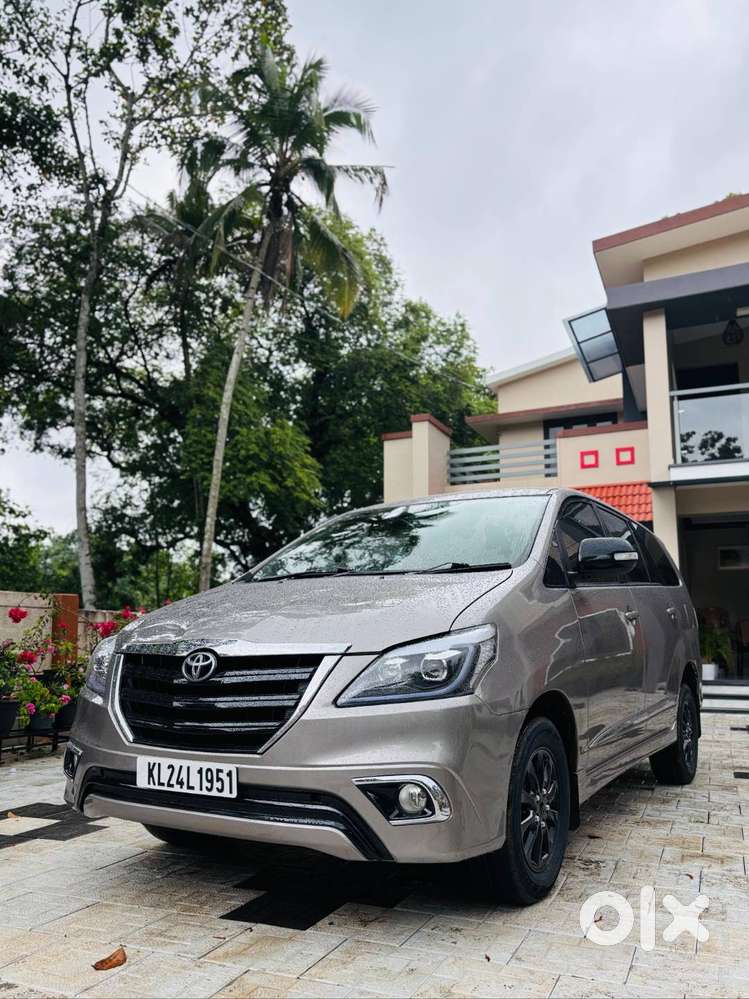 Toyota Innova 2015