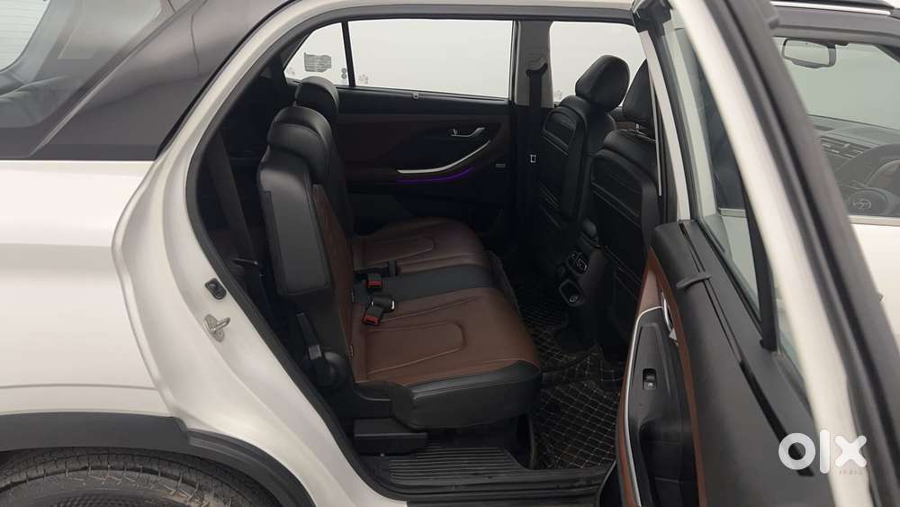Hyundai Alcazar Platinum 7 Str 1.5 Turbo Petrol Adventure, 2023, Pet..