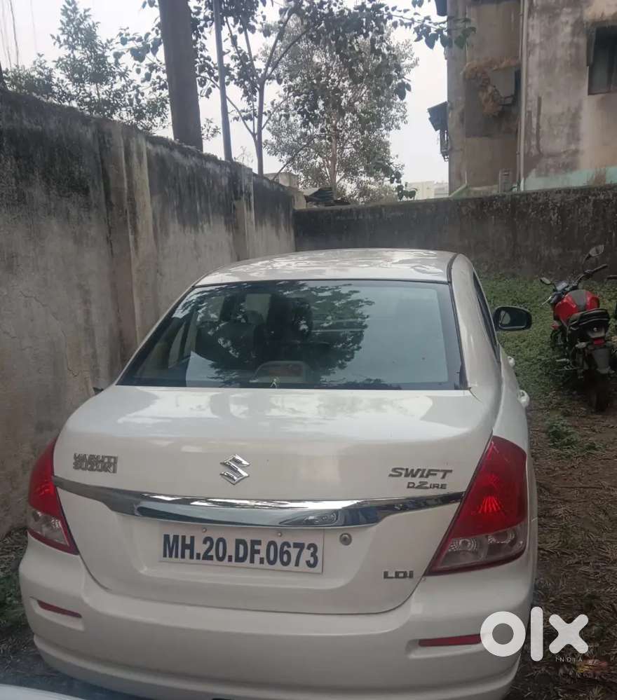 Showroom Condition Maruti Swift Desire  Reg 2 Nov  2015 For Sale.