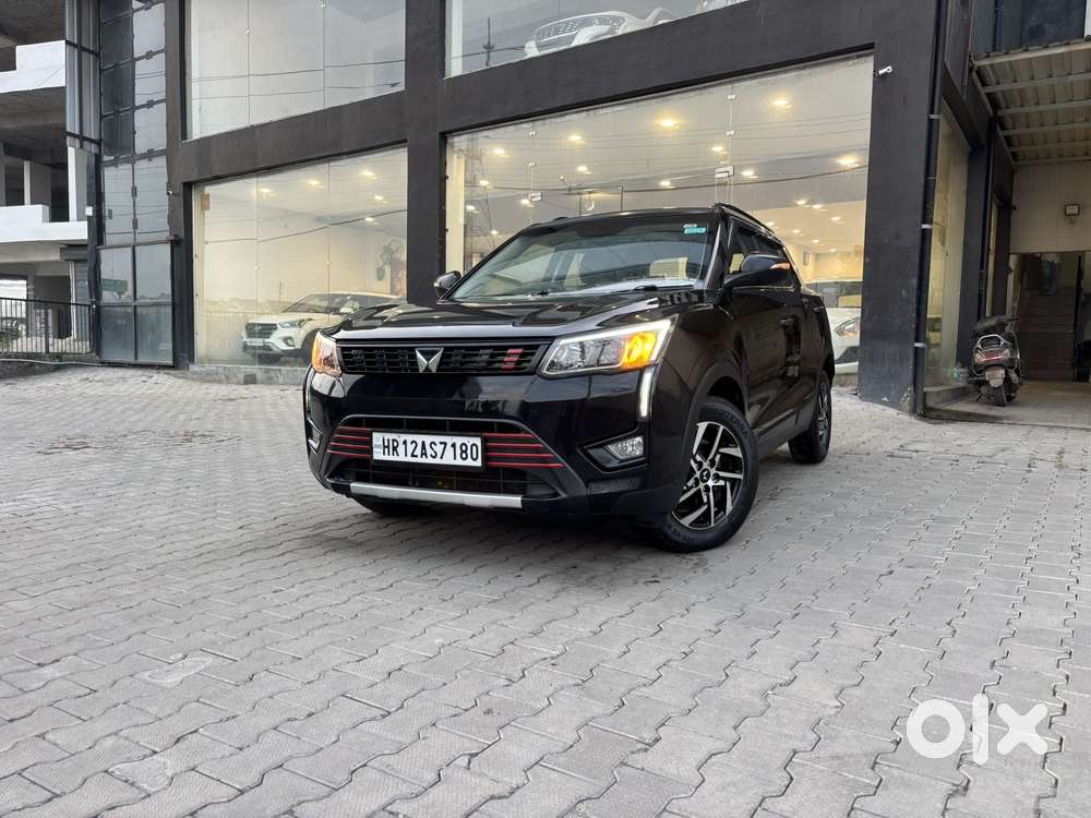 Mahindra Xuv300 W8, 2023, Petrol