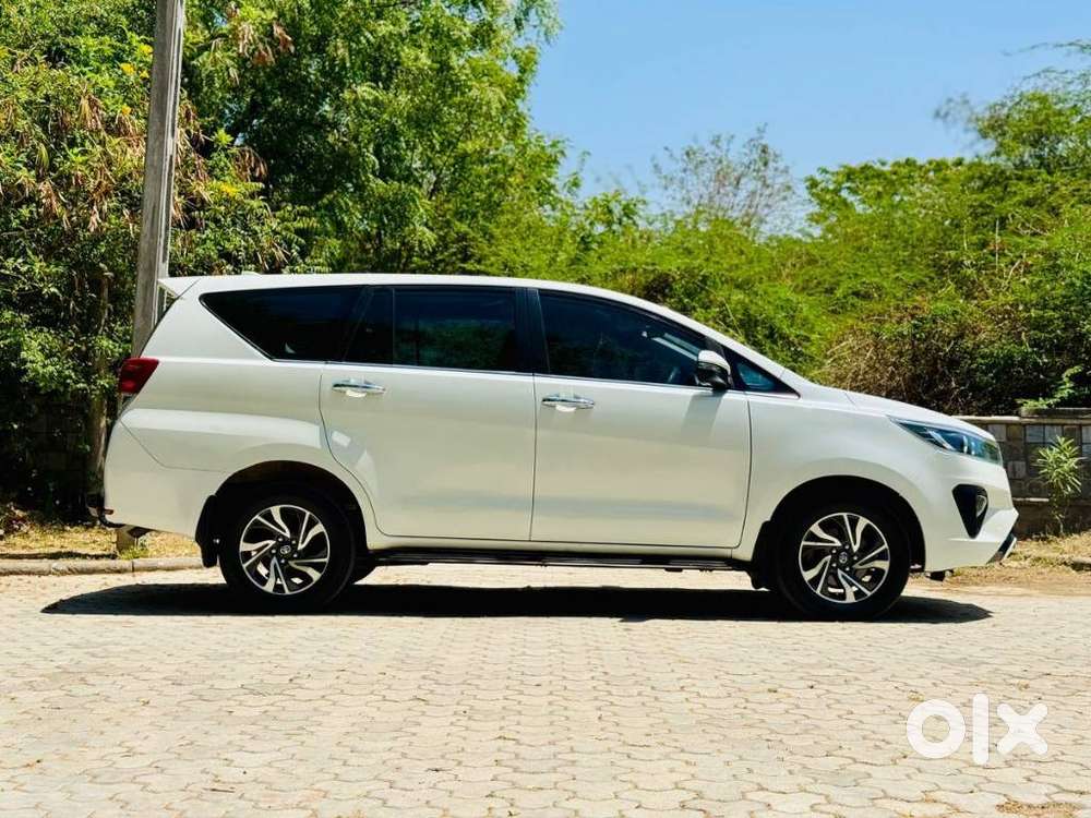Toyota Innova Crysta 2.4 V 7 Str, 2022