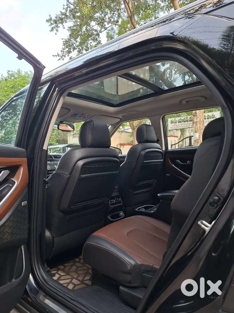 Hyundao Alacazar 1.5 Ltr Mt Signature 6s Bsvi Pantomblack 6 Seater