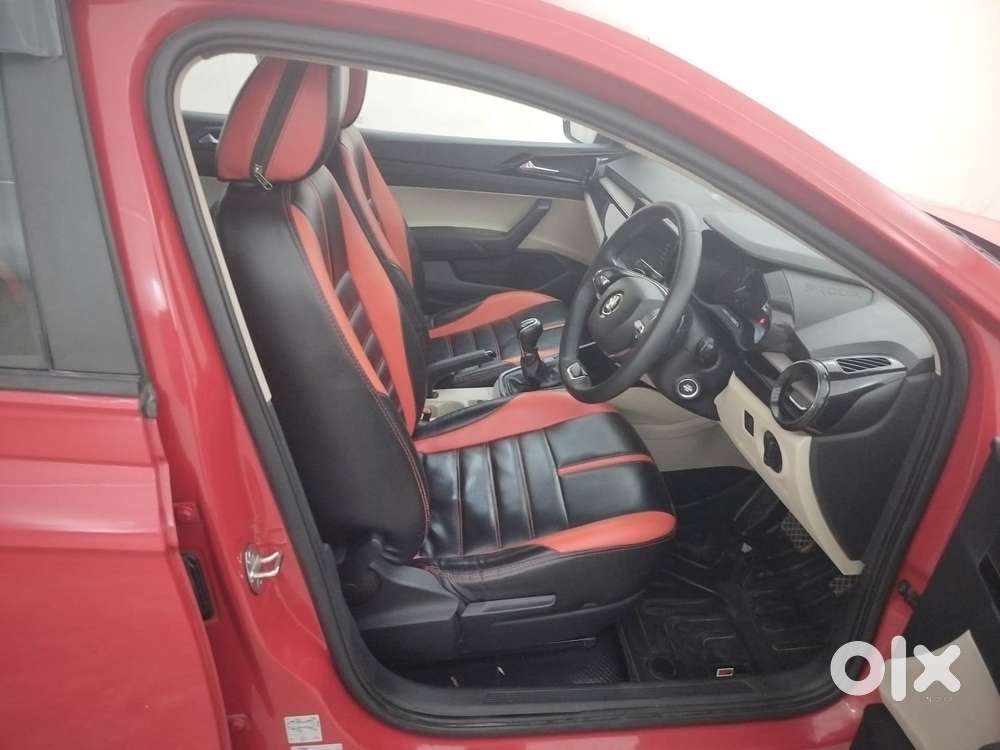 Skoda Slavia Ambition 1.0l Tsi At, 2022, Petrol