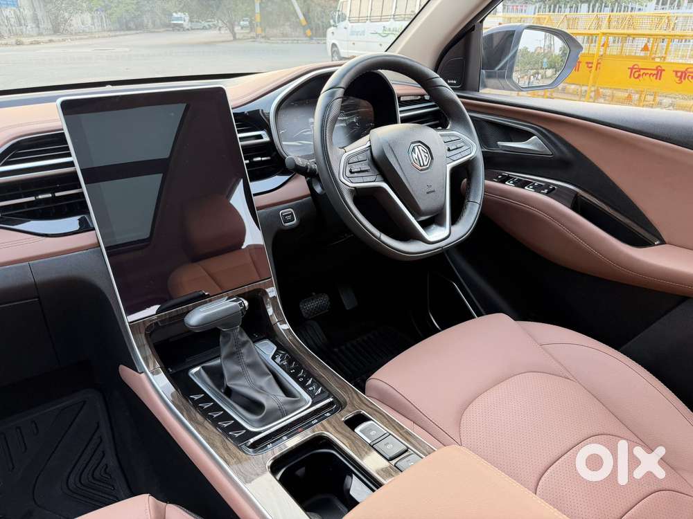 Mg Hector Plus Savvy Pro 1.5 Turbo Petrol Cvt 7 Str Dual Tone, 2024,..