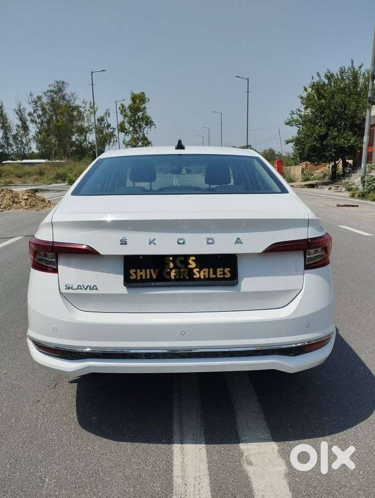 Skoda Slavia 1.0 Tsi Style At, 2023, Petrol