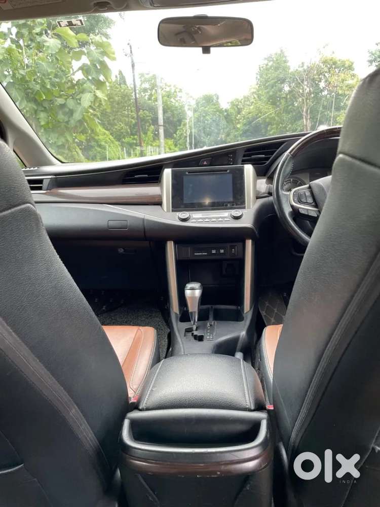 Toyota Innova Crysta 2.8 Zx At 7 Seater, 2016, Diesel