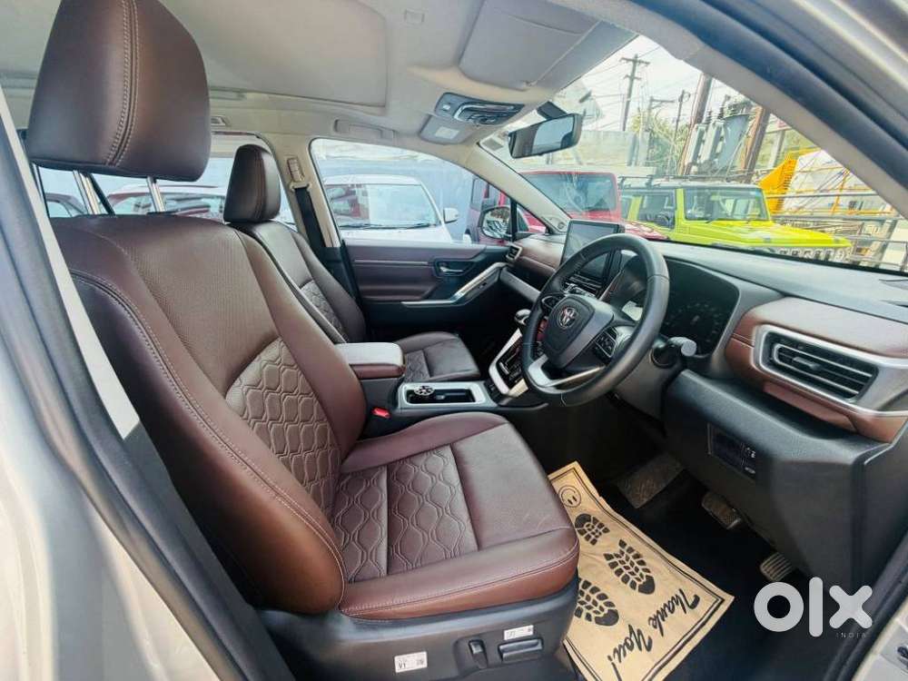 Toyota Innova Hycross 2.0 Zx Hybrid 7 Str, 2024, Petrol