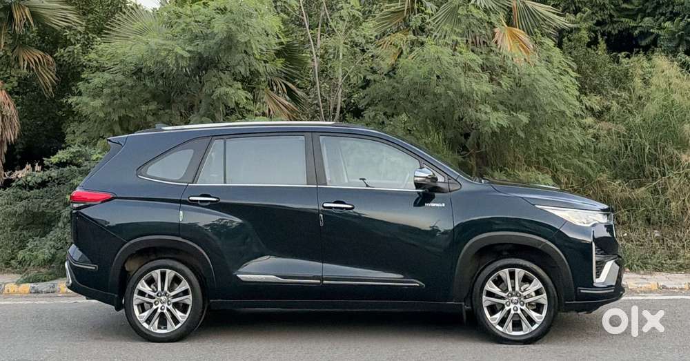 Toyota Innova Hycross 2.0 Zx (o) Hybrid 7 Str, 2024, Petrol