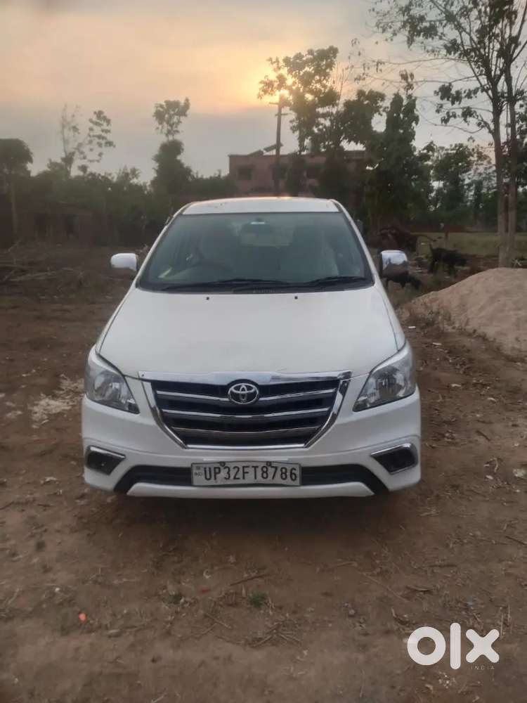 Toyota Innova Petrol 2014