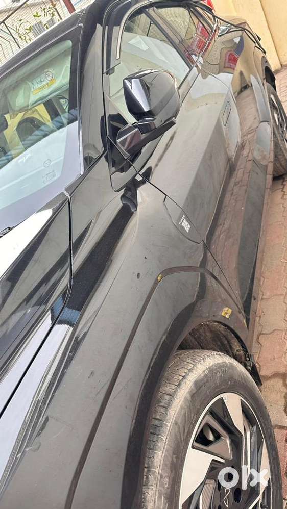 Mahindra Xev 9e 2025 Electric 4000 Km Driven