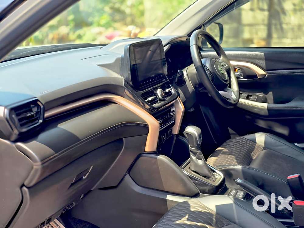 Maruti Suzuki Grand Vitara 1.5 Alpha Plus Dual Tone Intelligent Hybr..