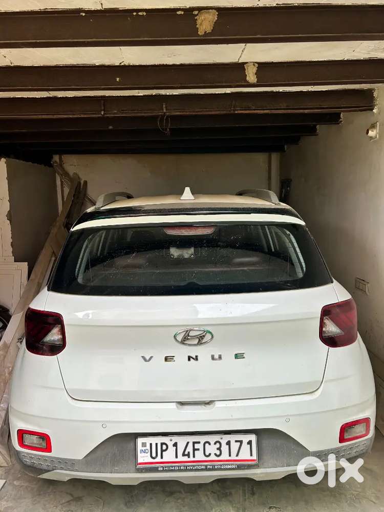 Hyundai Venue 2022 Petrol 33000 Km Driven