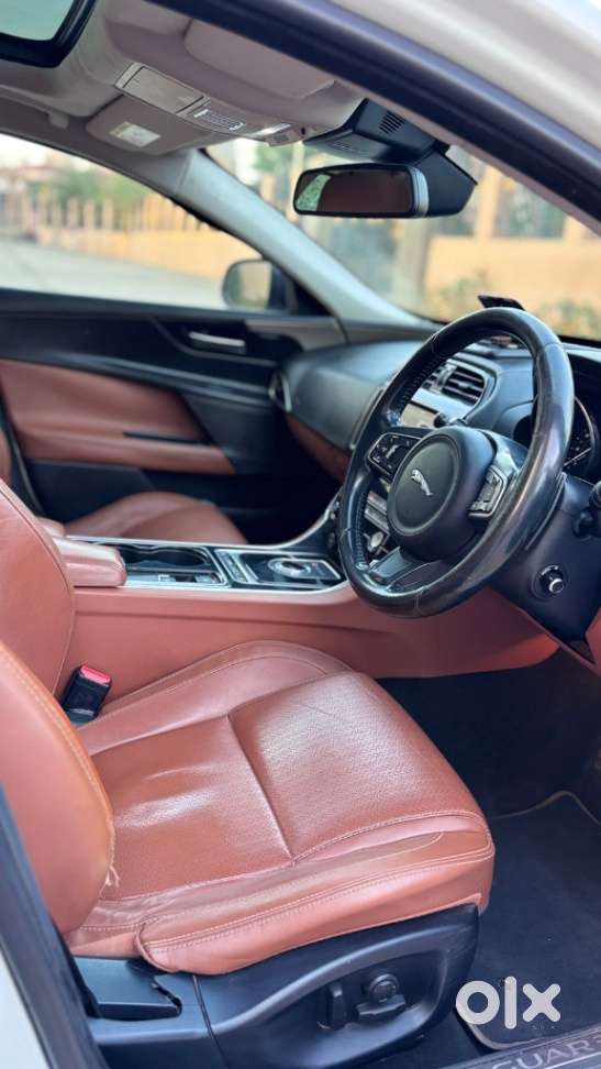 Jaguar Xe Portfolio, 2017, Petrol