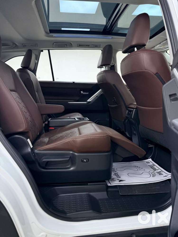 Toyota Innova Hycross 2.0 Zx (o) Hybrid 7 Str, 2025, Petrol