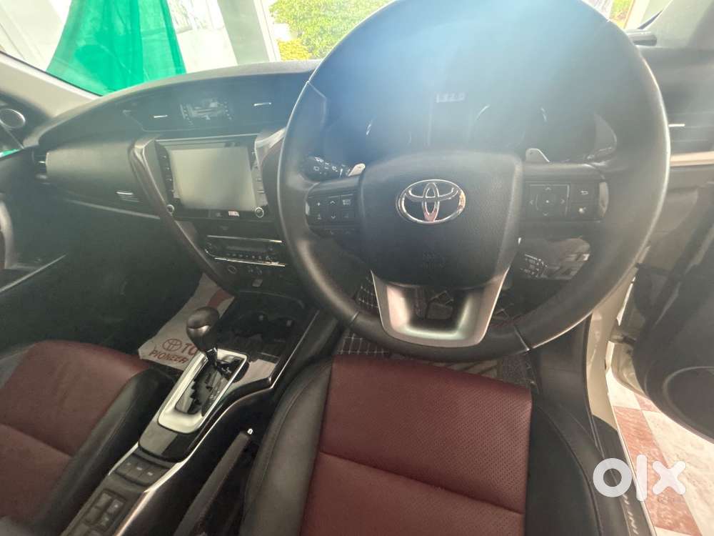 Toyota Fortuner Legender 2021