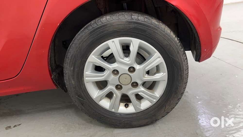 Tata Tiago Xza, 2018, Petrol