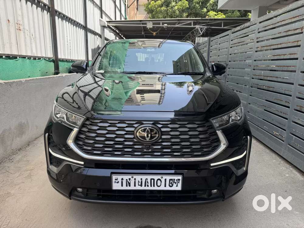 Toyota Innova Hycross 2.0 Zx (o) Hybrid 7 Str, 2025, Petrol