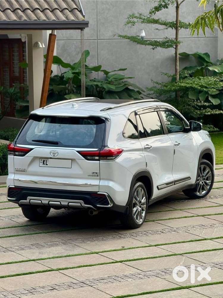 Toyota Innova Hycross 2.0 Zx (o) Hybrid 7 Str, 2025, Petrol